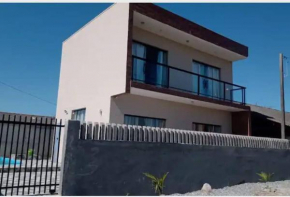 Casa com piscina próximo à praia